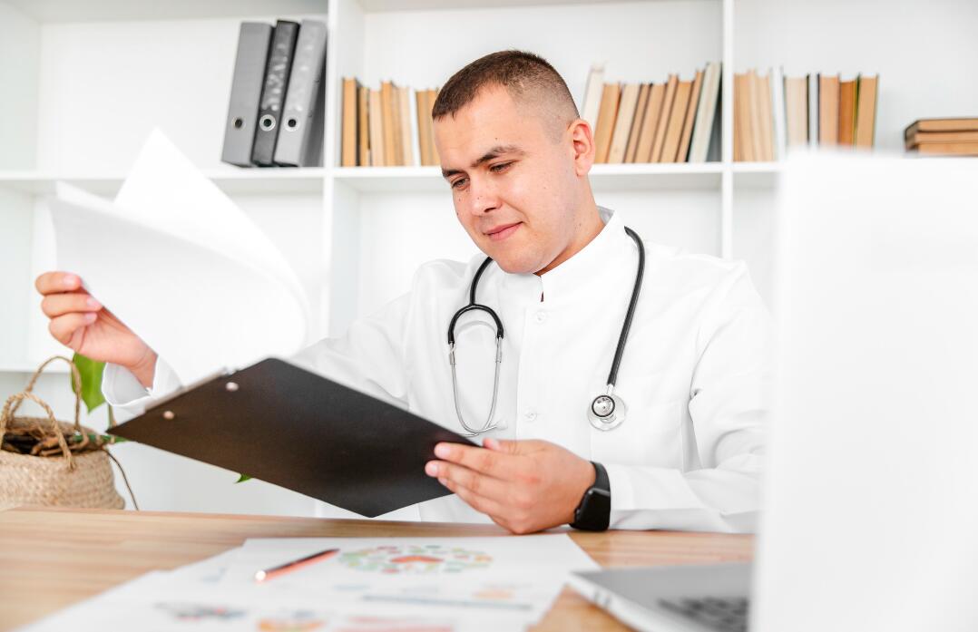 image d'un professionnel de santé pour demander une expertise indépendante pour contestation indu cpam médecin, professionnel de santé